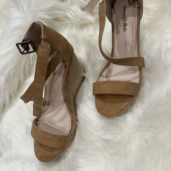 Tan wedges - Picture 3 of 3